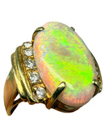 Laden Sie das Bild in den Galerie-Viewer, Ring 750er Gelbgold mit Opal und Diamanten
