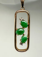 Laden Sie das Bild in den Galerie-Viewer, 400er Gelbgold Anhänger mit Smaragd und Diamanten
