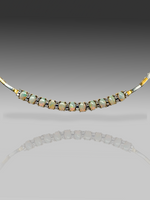 Laden Sie das Bild in den Galerie-Viewer, 750er Gelbgold Collier mit Opal und Diamant
