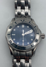 Laden Sie das Bild in den Galerie-Viewer, OMEGA Seamaster Professional 300m Lady Quarz
