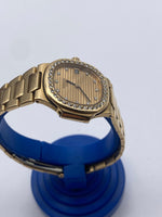 Laden Sie das Bild in den Galerie-Viewer, Patek Philippe Nautilus 18K 4700/3J-051
