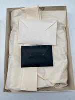 Laden Sie das Bild in den Galerie-Viewer, Yves Saint Laurent Cassandre, Tasche fürs Handy mit Riemen aus glänzendem Leder mit Krokoprägung
