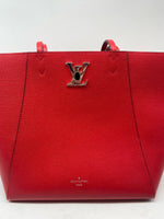 Laden Sie das Bild in den Galerie-Viewer, Louis Vuitton Lockme Cabas Rubis, FL 2136, inkl. Beleg
