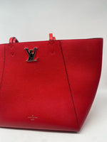 Laden Sie das Bild in den Galerie-Viewer, Louis Vuitton Lockme Cabas Rubis, FL 2136, inkl. Beleg
