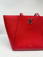 Laden Sie das Bild in den Galerie-Viewer, Louis Vuitton Lockme Cabas Rubis, FL 2136, inkl. Beleg
