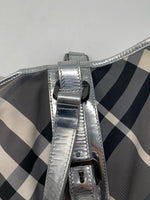 Laden Sie das Bild in den Galerie-Viewer, Burberry Schwarz Beat Check Nylon Victoria Tragetasche
