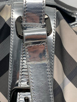 Laden Sie das Bild in den Galerie-Viewer, Burberry Schwarz Beat Check Nylon Victoria Tragetasche
