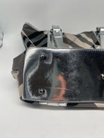 Laden Sie das Bild in den Galerie-Viewer, Burberry Schwarz Beat Check Nylon Victoria Tragetasche
