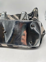 Laden Sie das Bild in den Galerie-Viewer, Burberry Schwarz Beat Check Nylon Victoria Tragetasche
