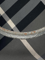 Laden Sie das Bild in den Galerie-Viewer, Burberry Schwarz Beat Check Nylon Victoria Tragetasche
