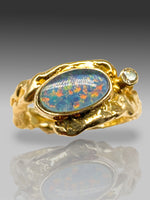 Laden Sie das Bild in den Galerie-Viewer, Gelbgoldring mit Opal und Diamanten, 585er, 5,3g
