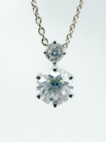 Laden Sie das Bild in den Galerie-Viewer, Anhänger aus 750 Weißgold mit Diamanten
