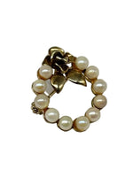 Laden Sie das Bild in den Galerie-Viewer, Gold 333 Brosche mit Perlen Florales Design
