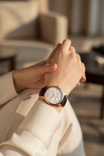 Laden Sie das Bild in den Galerie-Viewer, A. Lange &amp; Söhne Lange 1 Rosegold 750 mit Box &amp; Papieren
