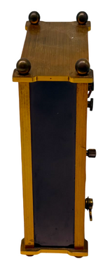 Laden Sie das Bild in den Galerie-Viewer, Vintage Jaeger LeCoultre Tischuhr NR. 2062
