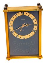 Laden Sie das Bild in den Galerie-Viewer, Vintage Jaeger LeCoultre Tischuhr NR. 2062
