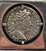 Laden Sie das Bild in den Galerie-Viewer, Silber 925 Armreif mit Denar-münze 37 g
