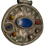 Laden Sie das Bild in den Galerie-Viewer, Antiker Tribal Anhänger mit Lapislazuli 33.2 g
