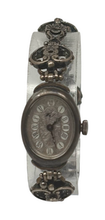 Laden Sie das Bild in den Galerie-Viewer, Antike Silber 835 Trachtenuhr 23.6 g
