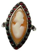 Laden Sie das Bild in den Galerie-Viewer, Antiker Silber 925 Ring mit Kamee &amp; Granat 3,9 g
