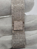 Laden Sie das Bild in den Galerie-Viewer, Piaget Damenuhr 26mm - 18K Weißgold Diamantlünette - Ref.: 9804 A6
