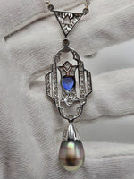 Laden Sie das Bild in den Galerie-Viewer, Damenhalskette - Art Deco - 1920er - Diamanten - Saphir - Perle - Weißgold
