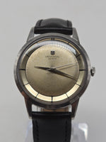 Laden Sie das Bild in den Galerie-Viewer, Vintage Universal Geneve Referenz 206515 "pre Polerouter"
