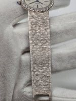 Laden Sie das Bild in den Galerie-Viewer, Piaget Damenuhr 26mm - 18K Weißgold Diamantlünette - Ref.: 9804 A6
