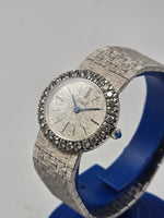 Laden Sie das Bild in den Galerie-Viewer, Piaget Damenuhr 26mm - 18K Weißgold Diamantlünette - Ref.: 9804 A6
