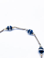 Laden Sie das Bild in den Galerie-Viewer, Platin Armband 950er mit mini Perlen und Stein
