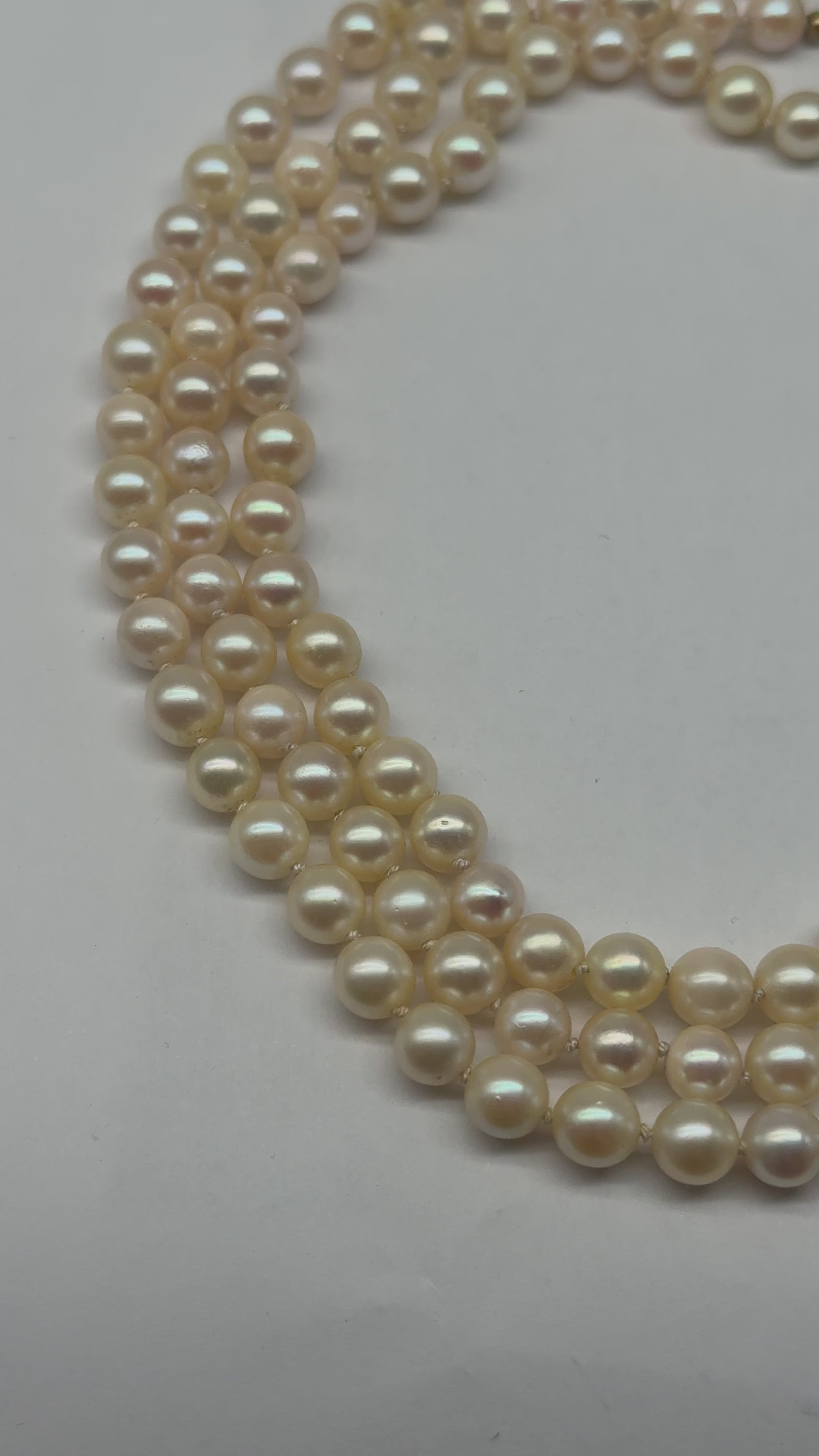 Dreifach Perlenkette abgestuft mit 585er Gelbgold Verschluss und Diamanten