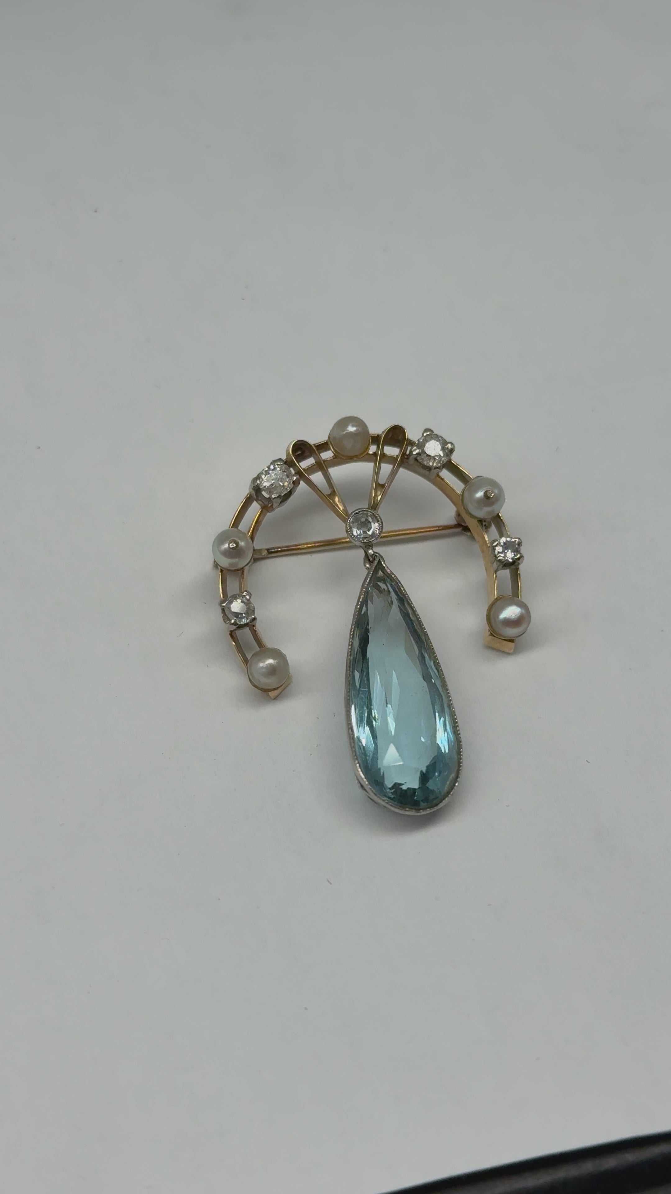 585er Gelbgold Jugendstil Brosche mit Aquamarin, Perlen und Diamanten