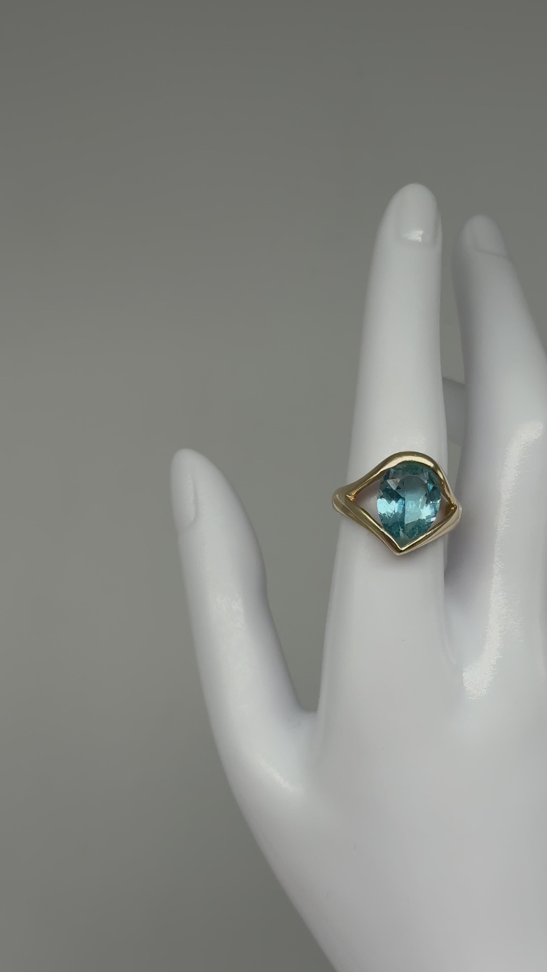 Augusta 750er Gelbgold Ring mit einem Aquamarin