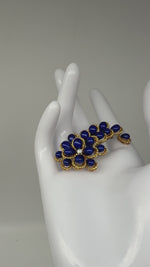 Laden und Abspielen von Videos im Galerie-Viewer, 750er Gelbgold Brosche aus Lapislazuli mit Diamanten
