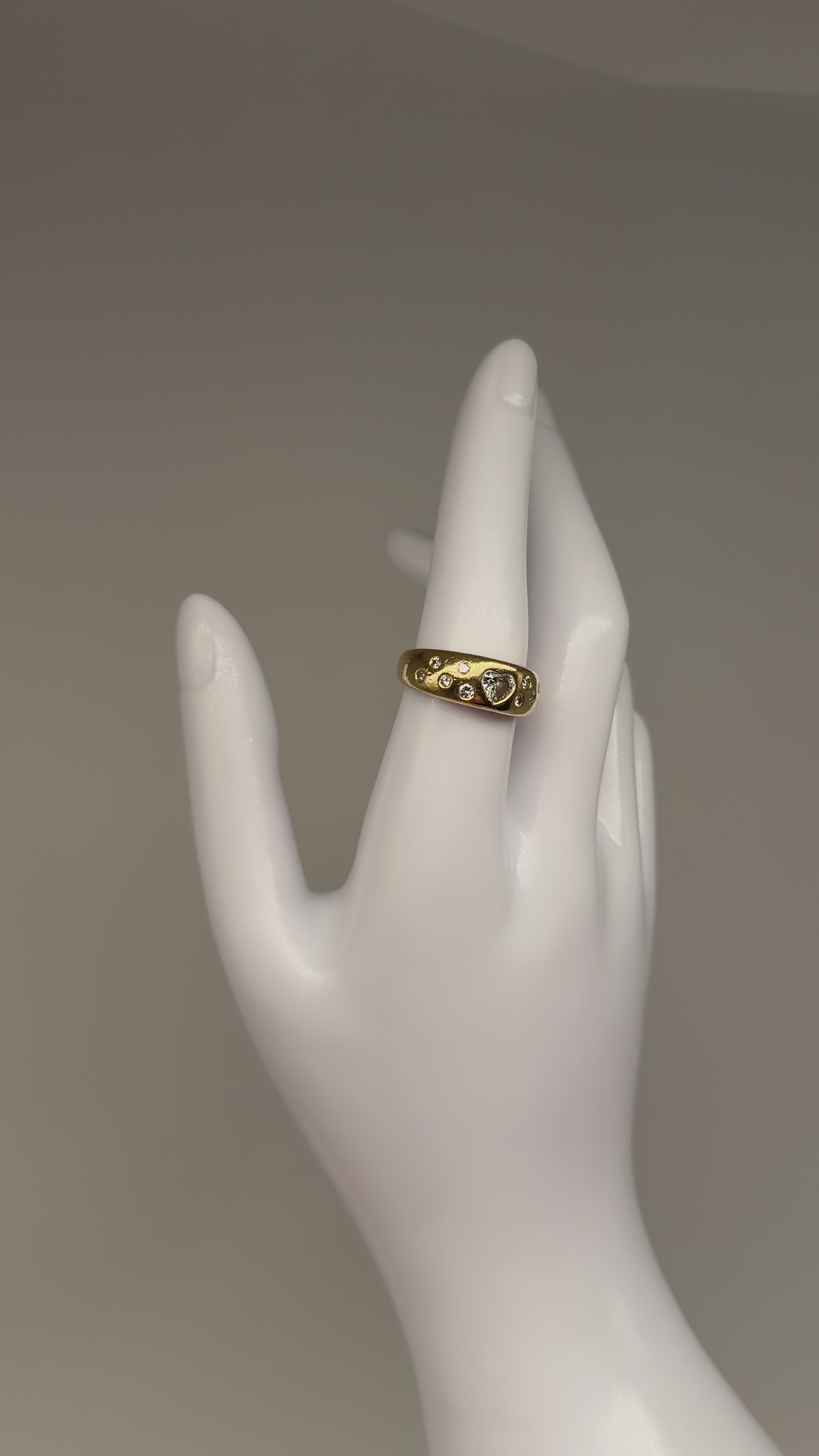 750er Gelbgold Ring mit Herzdiamanten