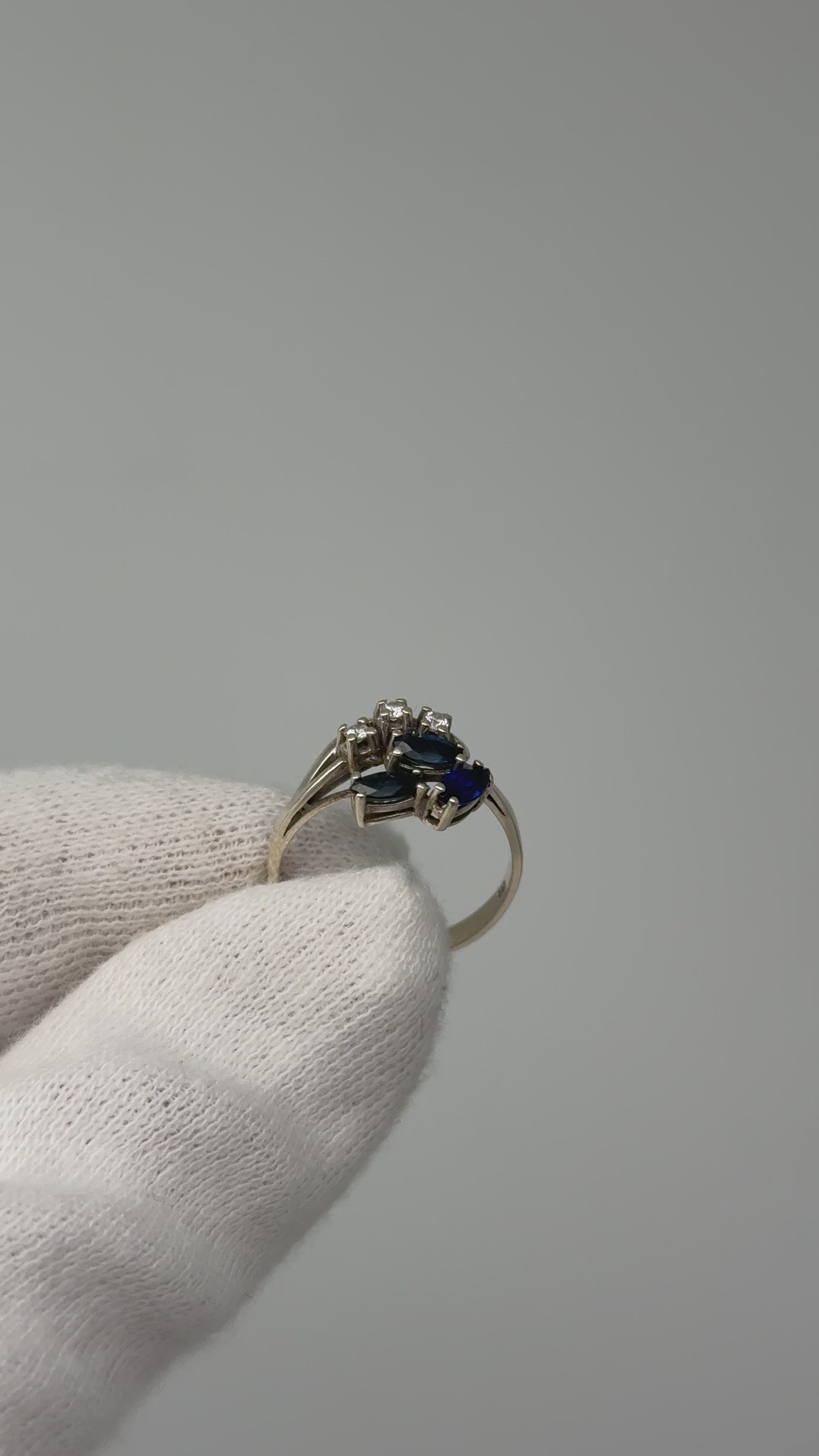 Ring 333er Weißgold mit Diamanten und Saphir