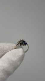 Laden und Abspielen von Videos im Galerie-Viewer, Ring 333er Weißgold mit Diamanten und Saphir
