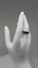Laden und Abspielen von Videos im Galerie-Viewer, Wellendorff Ring 750er Gelbgold mit Diamanten kaltemaille
