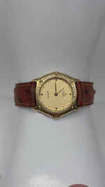Laden und Abspielen von Videos im Galerie-Viewer, Ebel 1911 Damenarmbanduhr – 18 Karat Gelbgold | Quarz | Lederarmband | 879901
