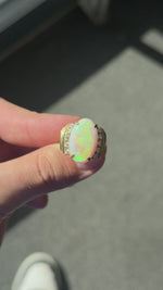 Laden und Abspielen von Videos im Galerie-Viewer, Ring 750er Gelbgold mit Opal und Diamanten

