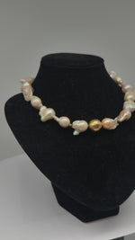 Laden und Abspielen von Videos im Galerie-Viewer, Collier 750er Gelbgold mit Perlen
