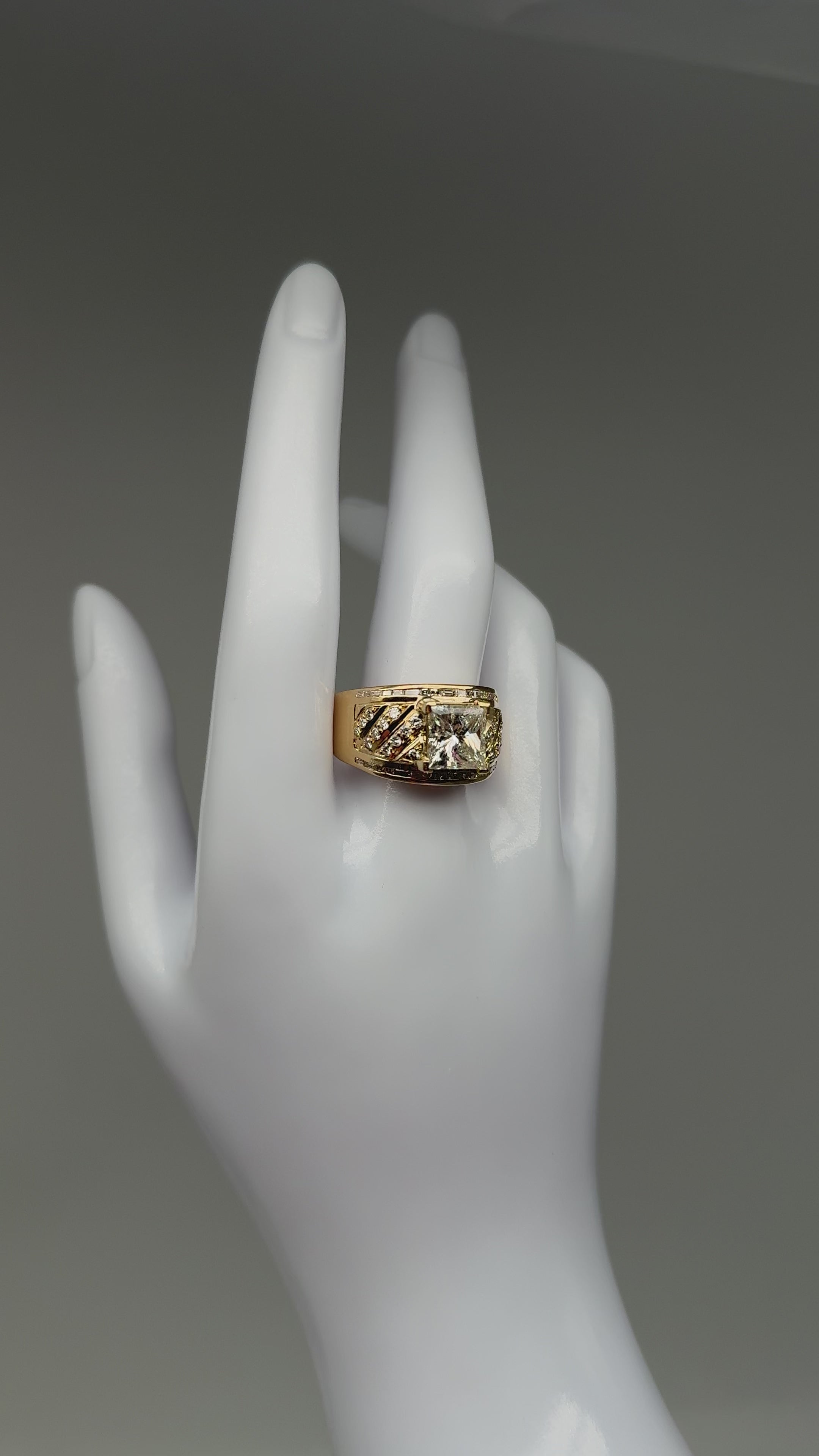 750er Gelbgold Ring mit Diamanten