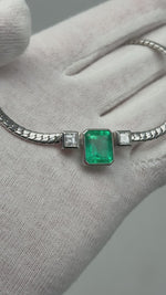 Laden und Abspielen von Videos im Galerie-Viewer, 585er Weißgold Collier mit kolumbianischen Smaragd ungeölt
