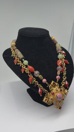 Laden und Abspielen von Videos im Galerie-Viewer, Natasha Stambouli, Modeschmuck, Collier, vergoldet
