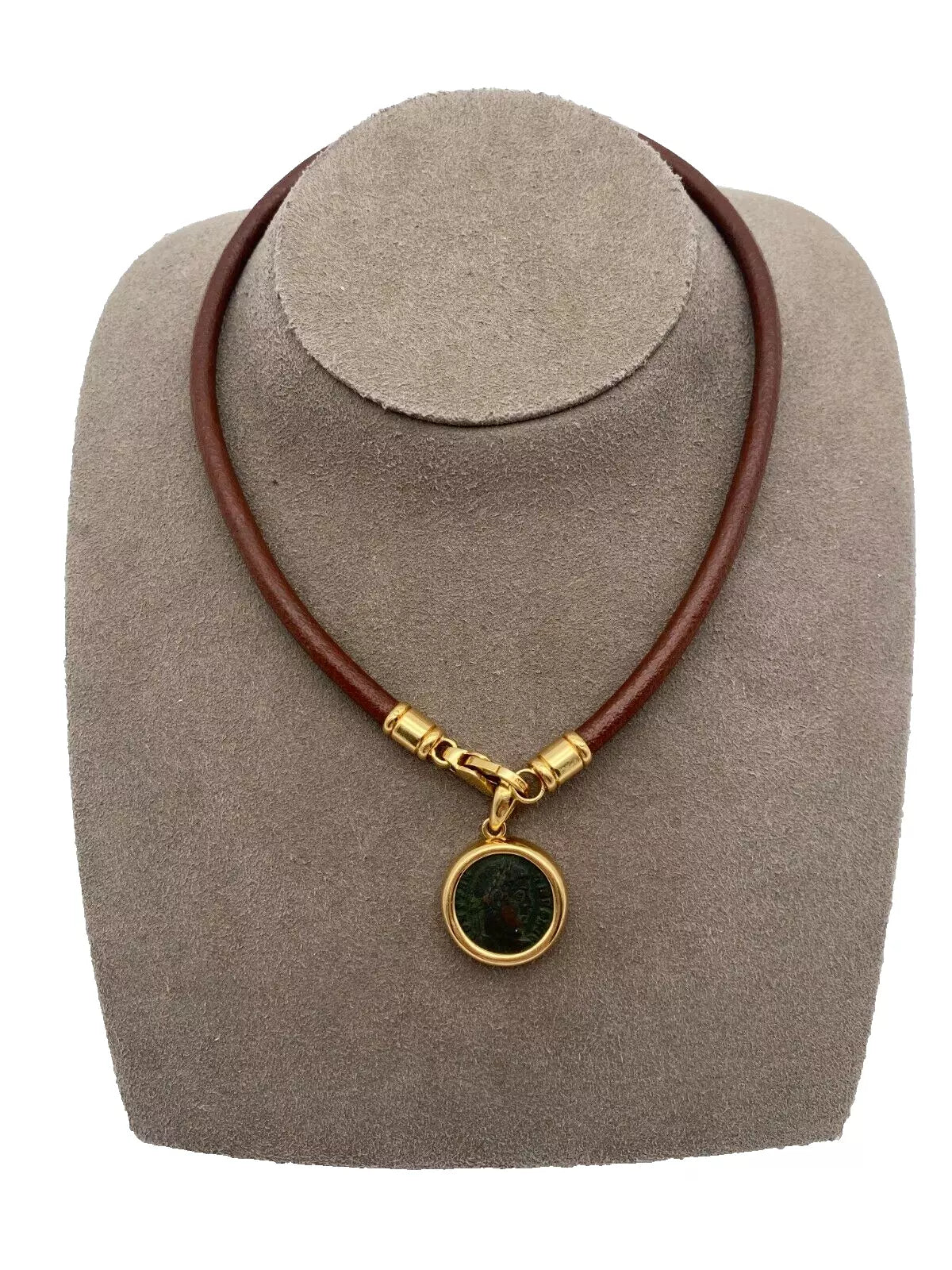 Bulgari mit römischer Münze aus Gold und Leder-Halskette