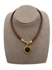Bulgari mit römischer Münze aus Gold und Leder-Halskette