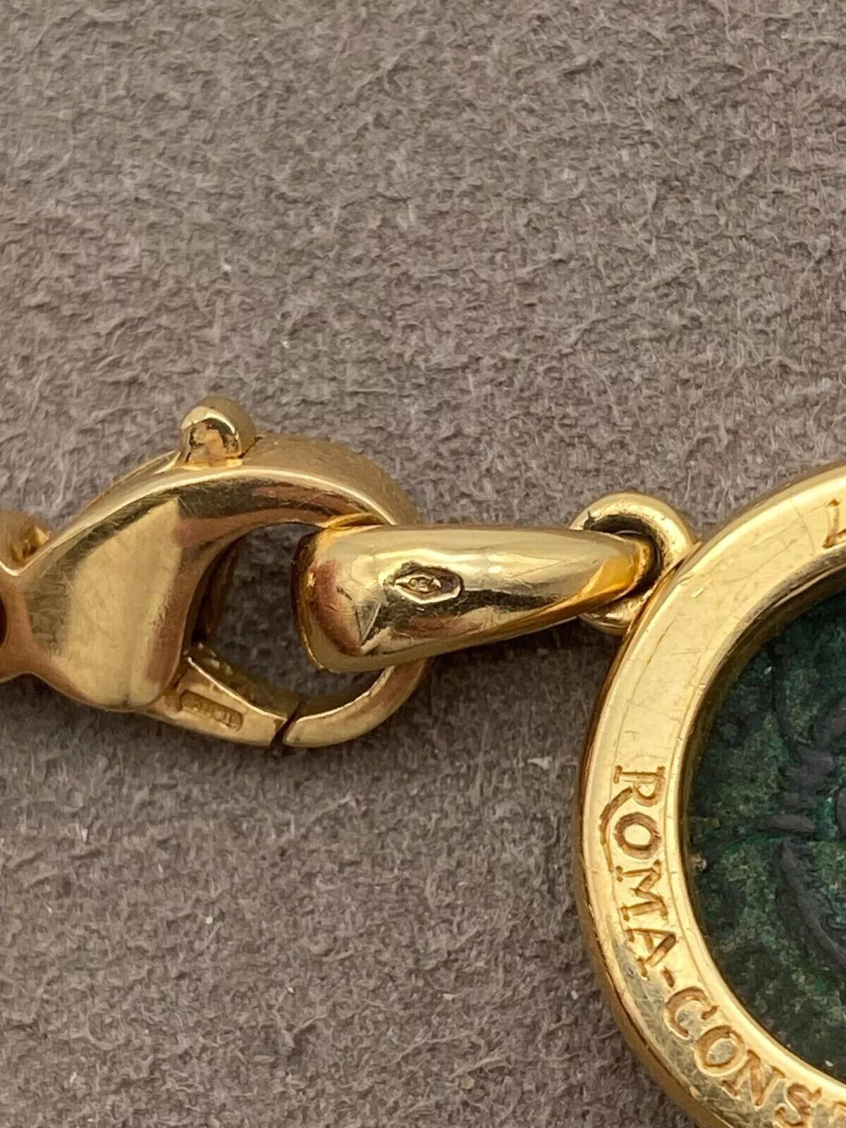 Bulgari mit römischer Münze aus Gold und Leder-Halskette