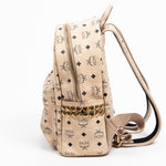 Laden Sie das Bild in den Galerie-Viewer, MCM Rucksack mit seitlichen Nieten
