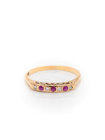 Laden Sie das Bild in den Galerie-Viewer, 14k Gelbgold Ring mit Rubinen &amp; Diamanten
