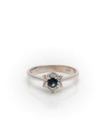 Laden Sie das Bild in den Galerie-Viewer, 14k Weißgold Ring mit Saphir &amp; Diamanten
